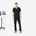 Chisec-Pocket-Scrub-Top_black-2_960x960