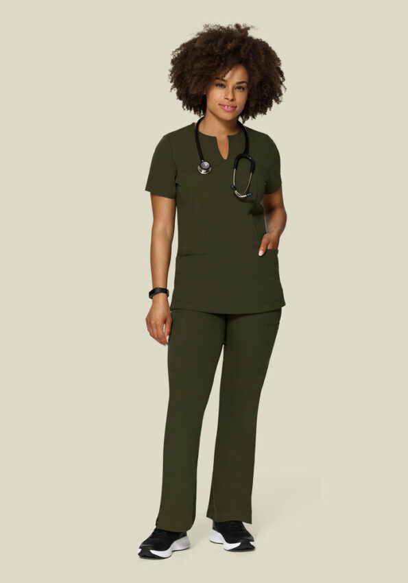 Scrubs_Cargo_Pants_SS_OLIVE_TOP3_Full-Body-Front-Tucked-Out_1215_2021_700x
